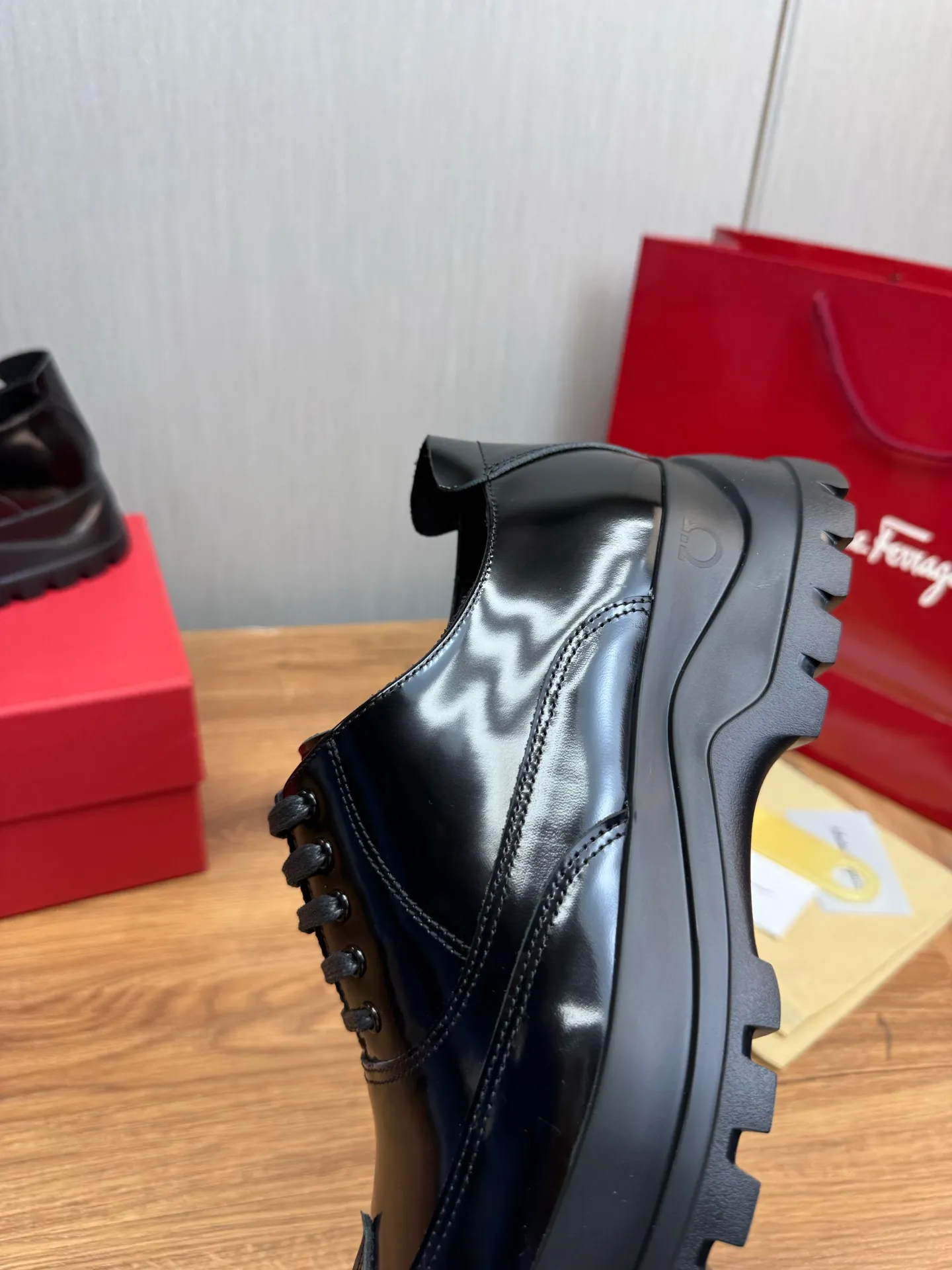 Men's shoes 💰880💰 Ferragamo. [Ferragamo] Men's Loaf leather shoes, the latest hot style, 1:1 original purchase quality, top quality, imported open-edge beaded cowhide leather on the upper, hand-made three-dimensional stitching highlights the round toe design, the inner feet are made of imported cowhide, with original wear-resistant rubber outsole, matching code 39-44, (38, 45 custom-made, non-refundable)
